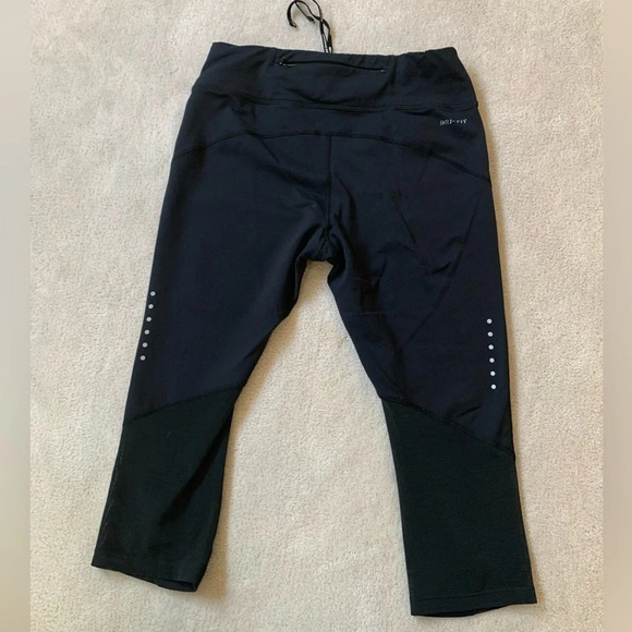 NIKE Dri-Fit Cropped Athletic cropped pants/ leggings. 
Leggings, size M vvv - Picture 10 of 15